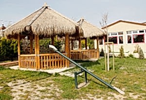 İzmir çatılı piknik masaları